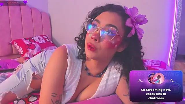 antonelllepiercee stripchat live cam model