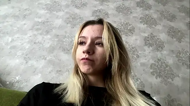 LeomaCrozat stripchat live cam model
