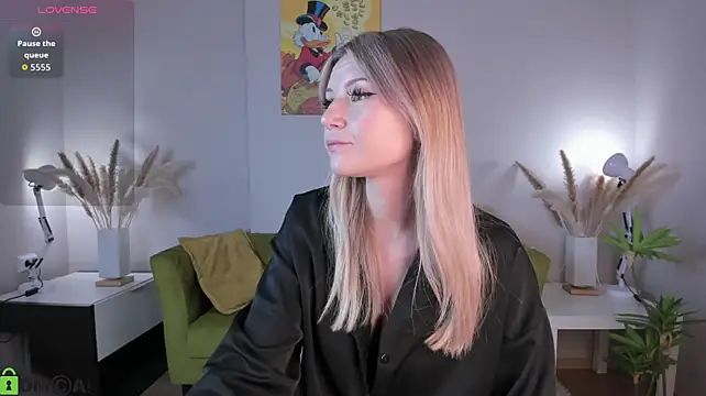 sophiaawhite stripchat live cam model