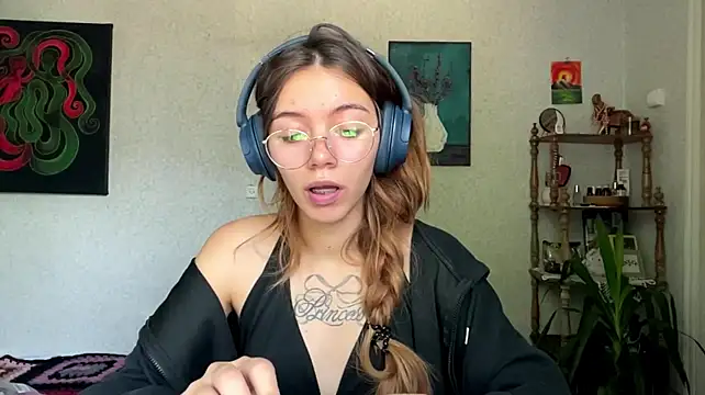 meowskyy stripchat live cam model