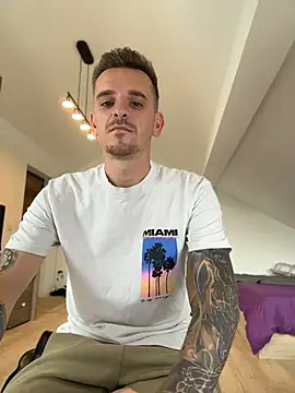 Huge_cock22cm stripchat live cam model