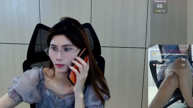 zhen-68 stripchat live cam model