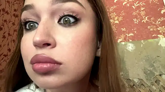 Chloooee stripchat live cam model
