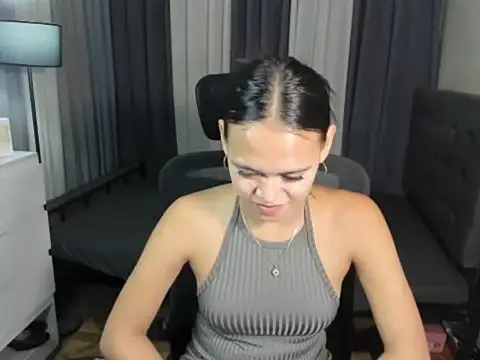 XTsUncutMargauxX stripchat live cam model