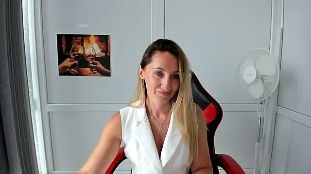 LilyDreamm stripchat live cam model