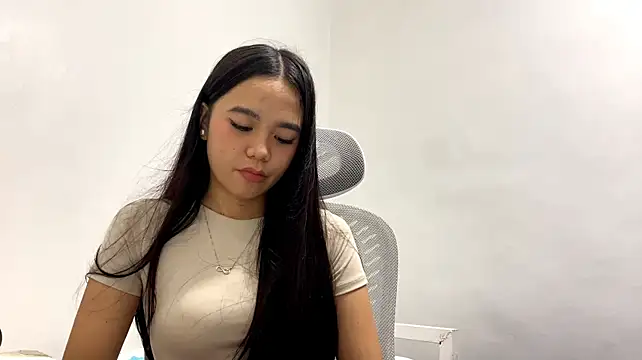 LoisKoski stripchat live cam model