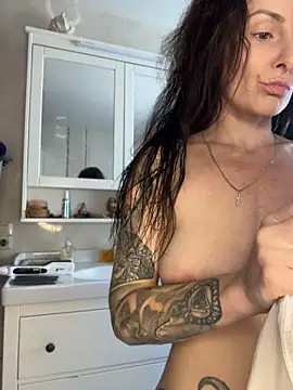 AnnaMaria- stripchat live cam model