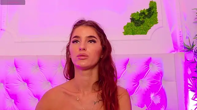 ElisaCharm stripchat live cam model