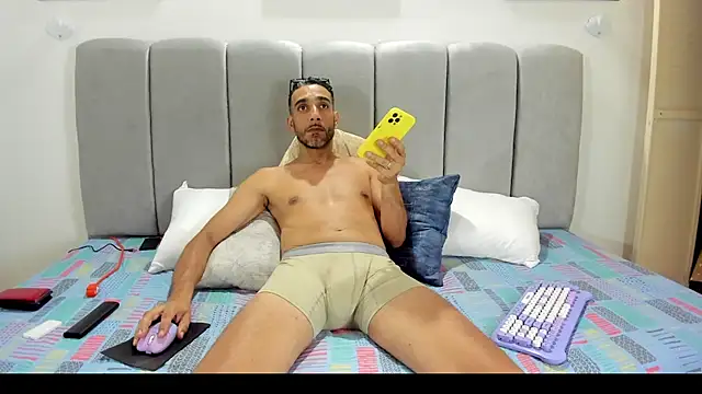 Lonm-23 stripchat live cam model