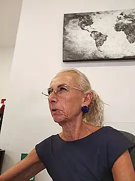 clarabell4 stripchat live cam model