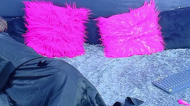 SeraphynLuxora stripchat live cam model