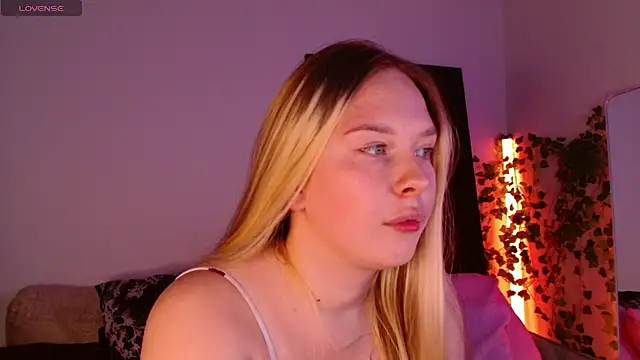 rubyeverly stripchat live cam model