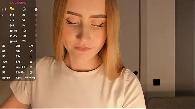 LoretaMaia stripchat live cam model