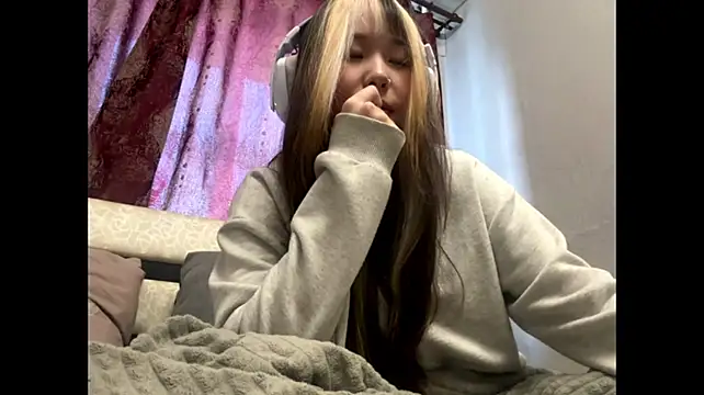 WillenaNecessary stripchat live cam model