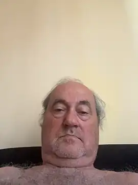 csikar stripchat live cam model