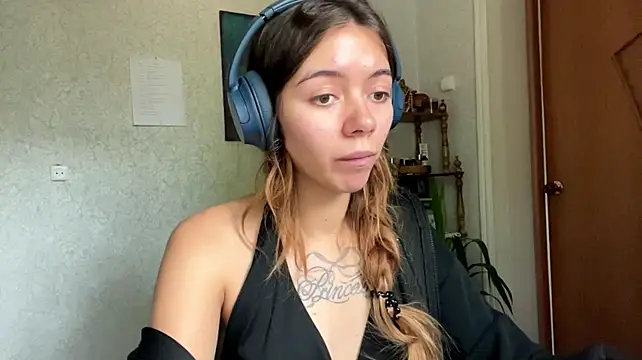 meowskyy stripchat live cam model