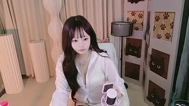 ZUzu-999 stripchat live cam model