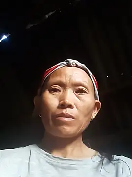 Nguyen_Emaa stripchat live cam model