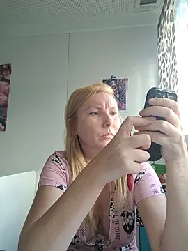 JanyJanys stripchat live cam model