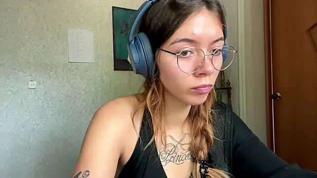 meowskyy stripchat live cam model