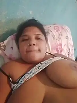 lunaamorenaa stripchat live cam model