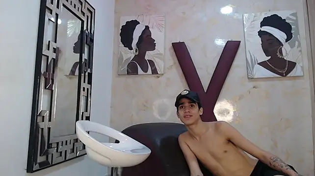 GOLDEN_BOSS stripchat live cam model