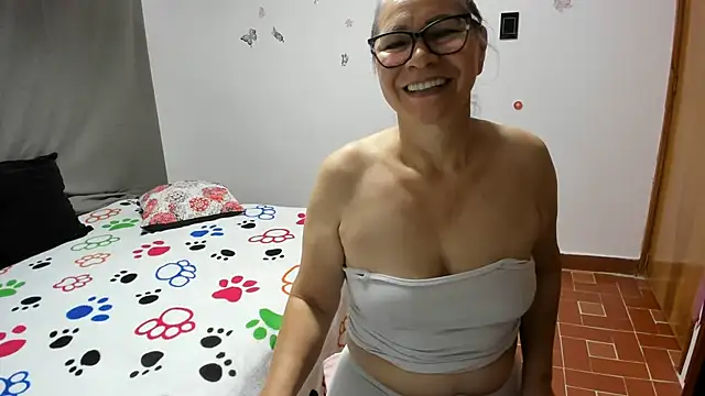 Carlaa-69 stripchat live cam model
