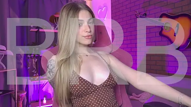 EllieCutes stripchat live cam model