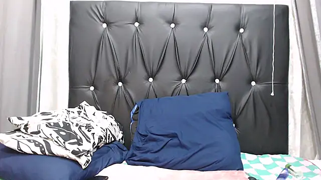 PIXIEBITCHXXX26 stripchat live cam model