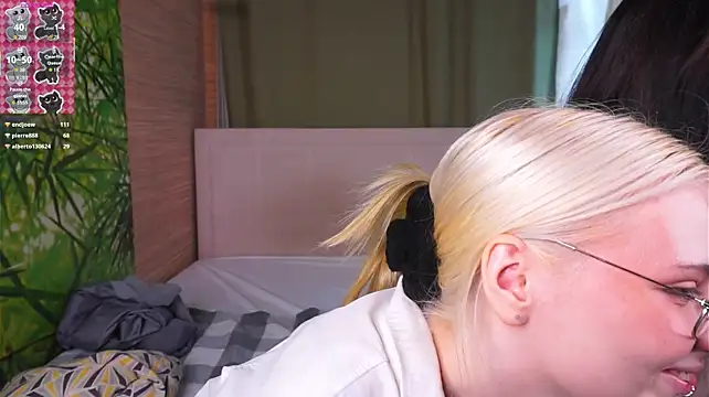 KaleyMahunik stripchat live cam model