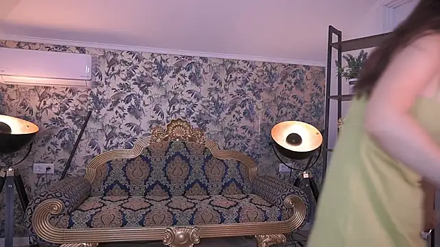 LittleJulii stripchat live cam model