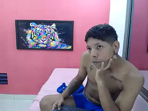 latinosninfomanos stripchat live cam model