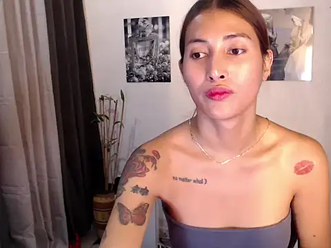 queen_alicemore stripchat live cam model