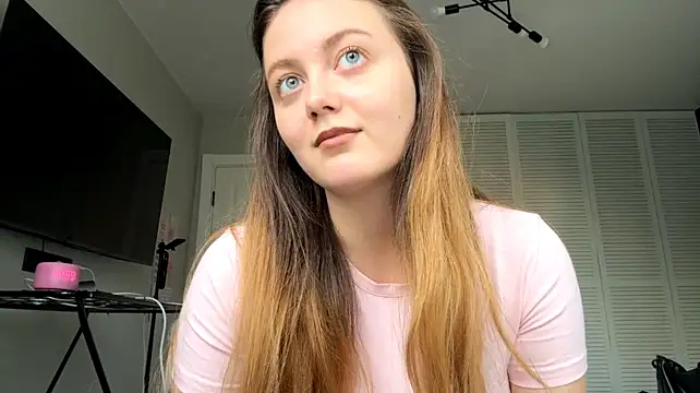 AttiringHallmark stripchat live cam model