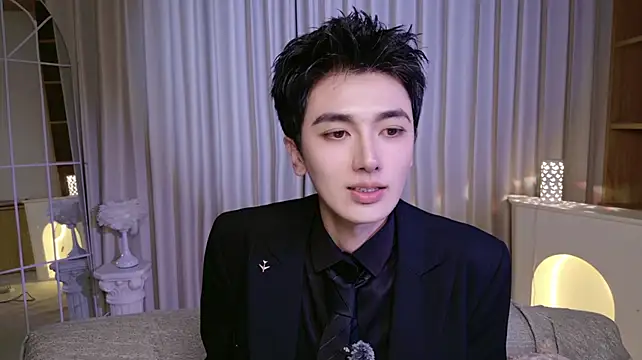 XIAOWEI-999 stripchat live cam model