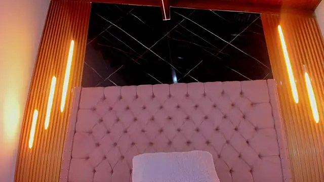 AinaPink stripchat live cam model