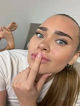 MonicaWestt stripchat live cam model