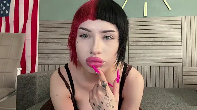 LouisiVuittoni stripchat live cam model