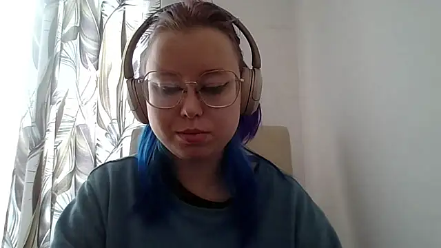 MaddieTeen stripchat live cam model