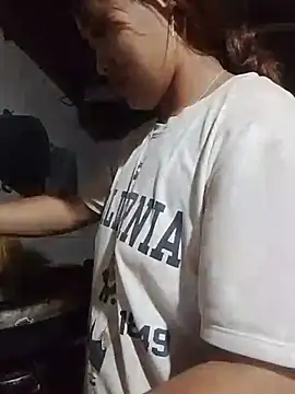 Lan-oanh stripchat live cam model