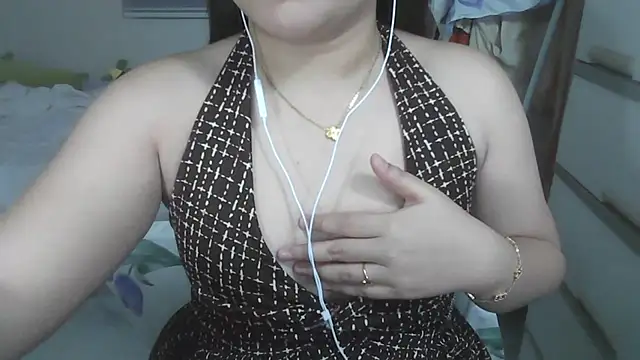 CandieHand stripchat live cam model