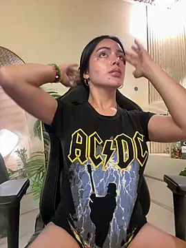 TS-SimplyTheBest stripchat live cam model