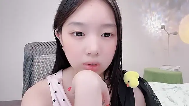Yoyo33355 stripchat live cam model