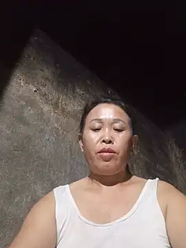 mi-key- stripchat live cam model