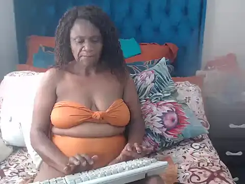 CLASSYMLF stripchat live cam model