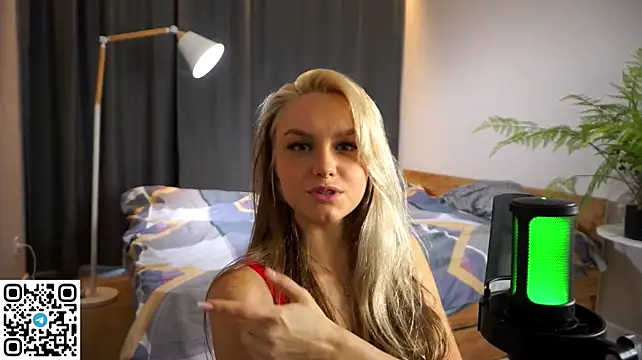 CherieSprinzl stripchat live cam model