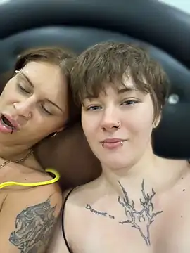 IceMur stripchat live cam model