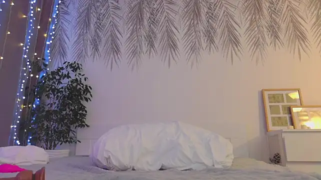 LeonaFoxx stripchat live cam model