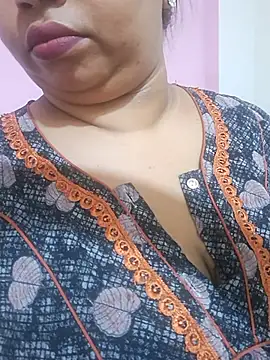 Ravina_patil1 stripchat live cam model