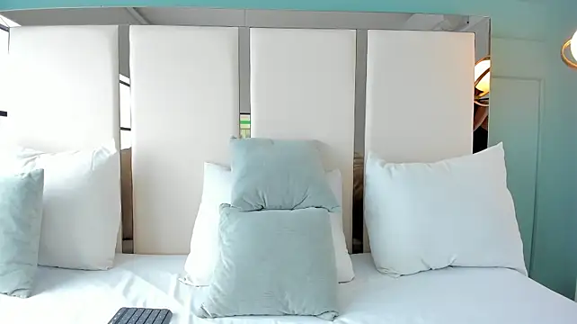 layla_kieni stripchat live cam model